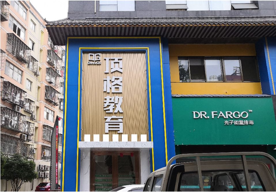 洪湖门头设计要符合门店特色。