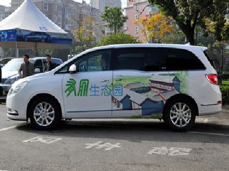 洪湖户外车贴喷绘如何保持效果?